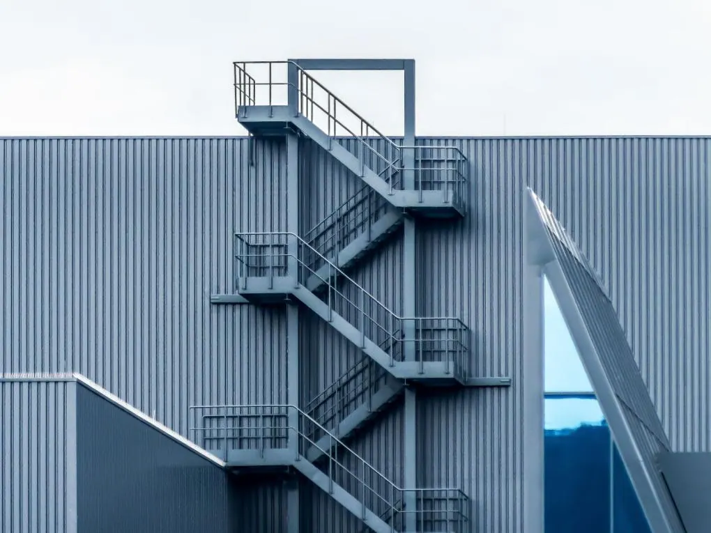 TOP 5 besparingen van metaal t.o.v. hout en beton